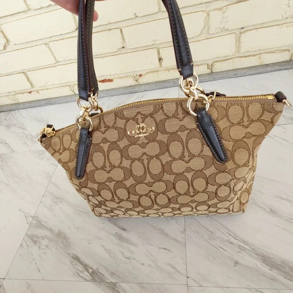 Like New Coach Kelsey Signature Khaki Shoulder Bag Purse - Picture 8 of 15